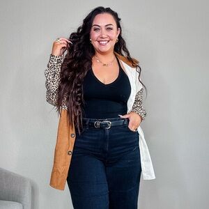 Only worn in try on- Flannel with white brown and leopards print size XL